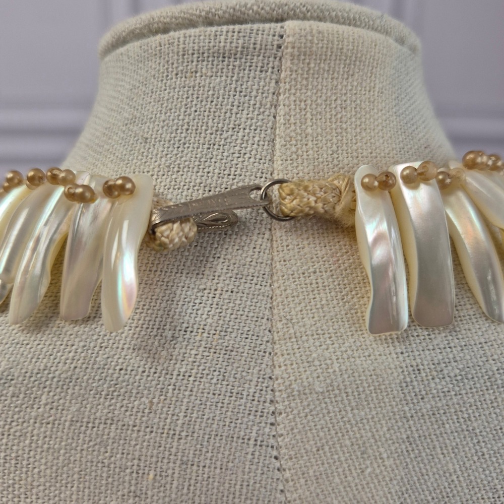 Vintage Mother of Pearl Shell Fringe Choker Necklace Cream Gold Tone 15 Japan - Picture 4 of 10